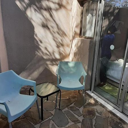Self-Catering Studio, Unit 3 On Krupp Уиндхоек Екстериор снимка