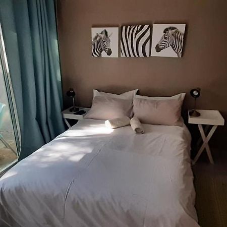 Self-Catering Studio, Unit 3 On Krupp Уиндхоек Екстериор снимка