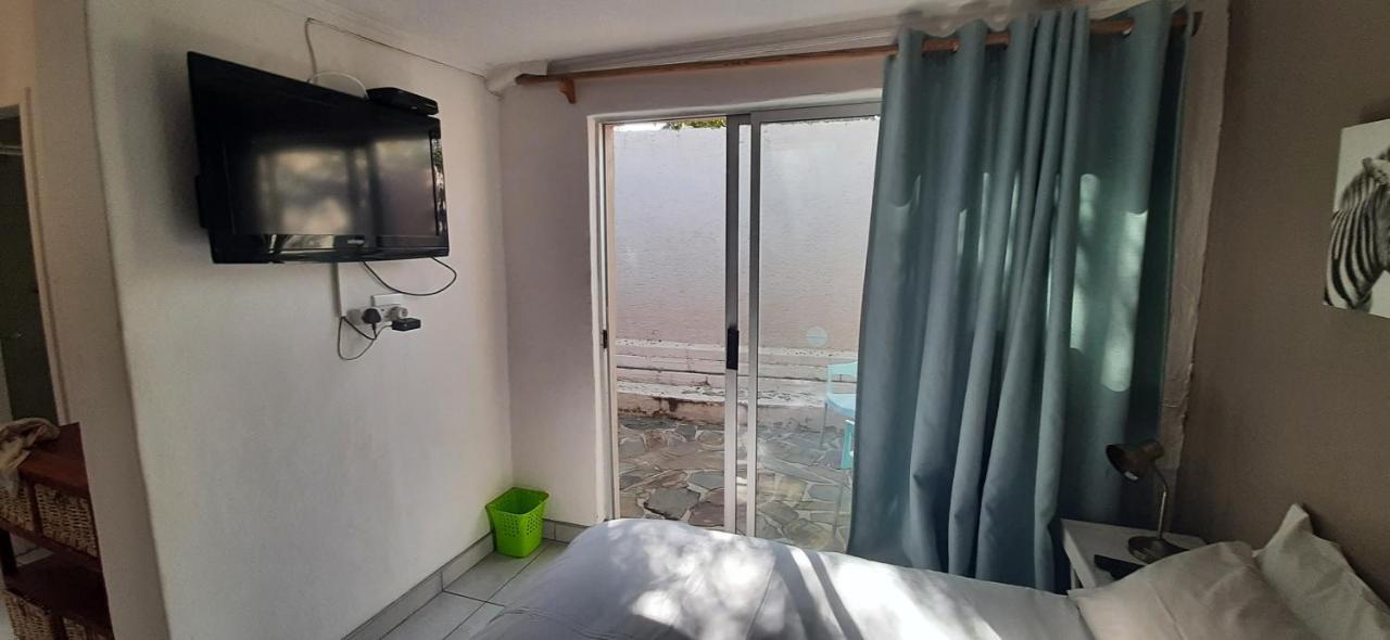 Self-Catering Studio, Unit 3 On Krupp Уиндхоек Екстериор снимка