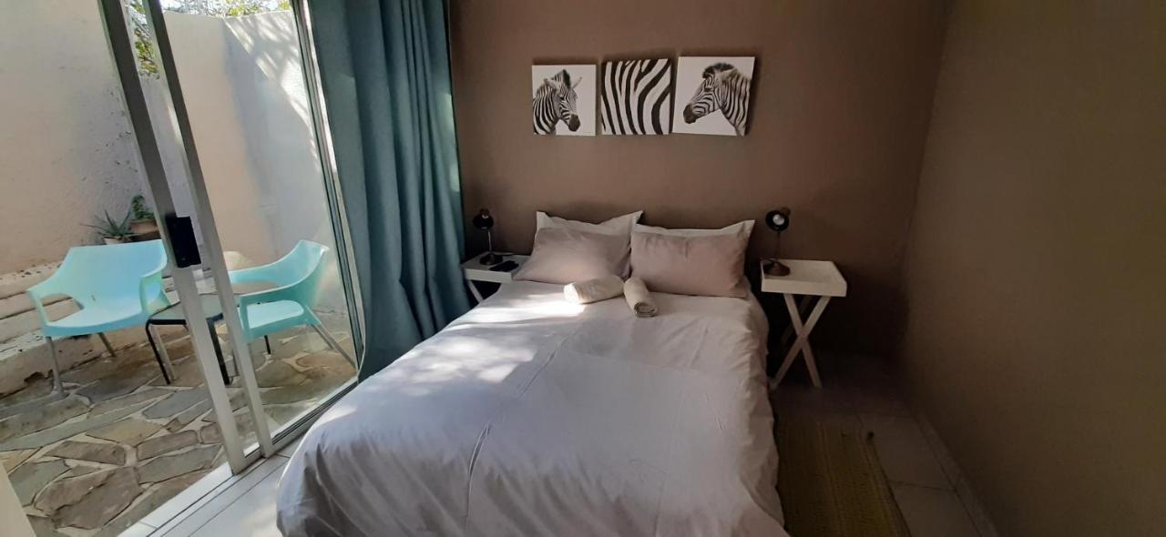 Self-Catering Studio, Unit 3 On Krupp Уиндхоек Екстериор снимка