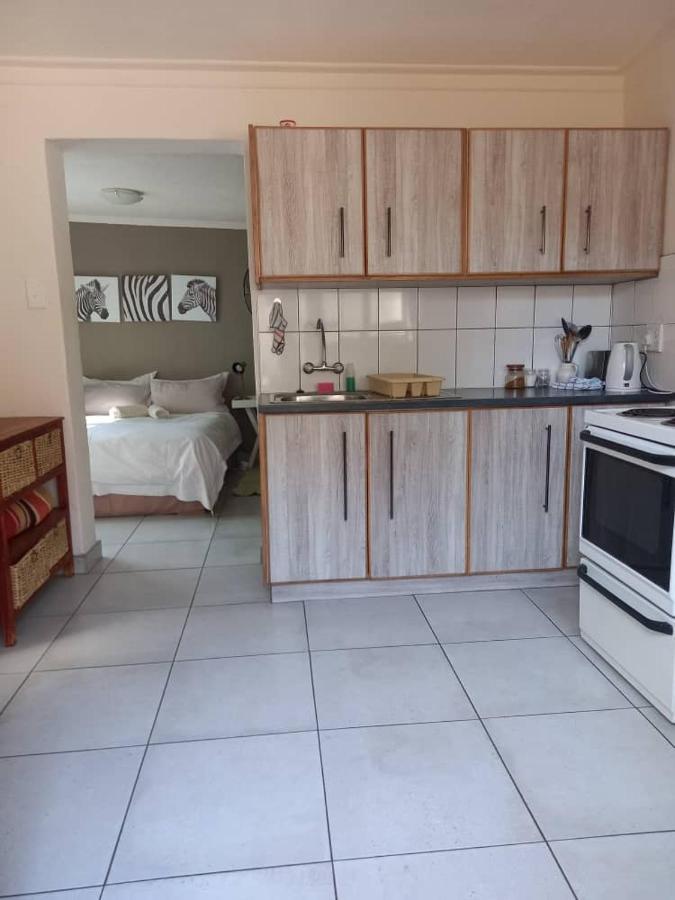 Self-Catering Studio, Unit 3 On Krupp Уиндхоек Екстериор снимка
