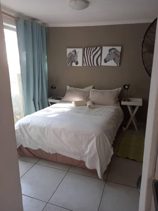 Self-Catering Studio, Unit 3 On Krupp Уиндхоек Екстериор снимка