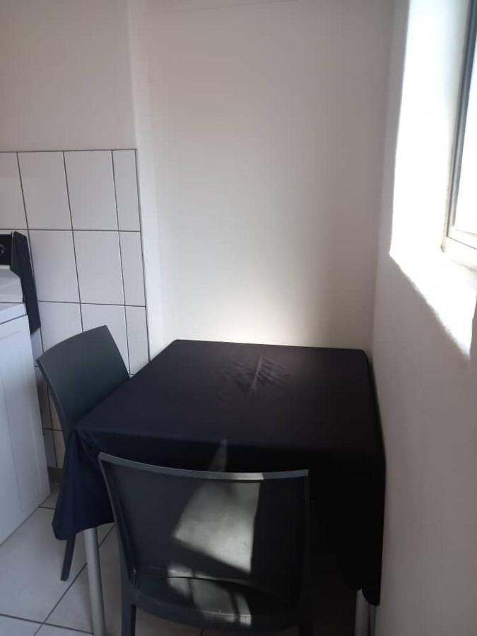 Self-Catering Studio, Unit 3 On Krupp Уиндхоек Екстериор снимка